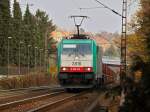 Cobra 186 210 (2818) am 26.11.2011 mit einem Langschienenzug auf dem linken Gleis der Montzenrampe von Aachen West nach Belgien unterwegs.