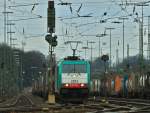 Cobra 186 205 (3813) am18.03.2012 mit einen Containerzug am Haken bei der Ausfahrt aus Aachen West nach Belgien.