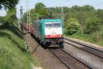 E 186 198-8 (2806) der Angel Trains,einer Leasingfirma zieht einen gemischten Gterzug in Richtung Aachen(KBS485) Aufgenommen wurde das Foto zwischen Hckelhoven-Baal und Erkelenz am 21.5.2010