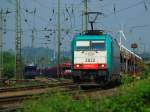 Cobra 186 214 (2822) zieht am 24.05.2012 einen Autozug aus Aachen West nach Belgien.