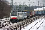 Rosenheim im Winter (Schnee!): RTC 186 288 und Schwester kommen von (Italien-) Kufstein herein - 08/12/2012