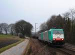 186 202 Cobra 2810 im Doppelpack mit Kesselwagen am Gemmenicherweg nach AC West, am 23.3.2013 ( leichter Schneefall)