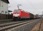 186 334-9 mit gemischtem Gterzug in Fahrtrichtung Sden. Aufgenommen in Ludwigsau-Friedlos am 01.03.2013.