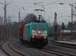 Auf dem Weg von Gremberg nach Aachen West fhrt Cobra 186 219 (2827) am 03.01.2013 mit einem gemischten Gterzug durch Eschweiler.