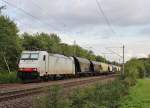 Am 21.September 2013 war LTE E186 237 mit Silowagen bei Marienborn auf dem Weg Richtung Westen.