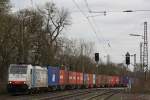 Railpool/RTB Cargo 186 107 zog am 16.4.13 einen Containerzug durch Ratingen-Lintorf.