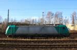 E186 132 von Crossrail steht abgestellt im Bahnhof Herzogenrath bei Sonne am 28.12.2013.