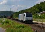 186 143 mit einem Containerzug am 06.07.2013 bei Gambach.