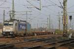 186 182 zog am 16.11.13 einen Containerzug durch Oberhausen-West.