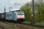 Bei der Durchfahrt in Boisheim ist die E 186 104 der BLS/Railpool mit einem Containerzug gen die Niederlande von mir abgelichtet worden am Sonntag den 23. März 2014.