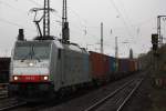 Railpool/RTB Cargo 186 103 am 2.11.13 mit einem Containerzug in Duisburg-Bissingheim.