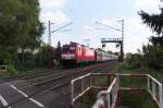 Photowolke - Ich wollte nach Beckingen, zum ehemaligen Bahnhof. Da ich aber den Kalkzug im Bahnhof Saarlouis stehen sah, wollte ich ihn noch vor Dillingen aufnehmen, denn dort biegt er zur Hütte ab. Also nach Roden zur Anrufschranke.
Passend zum Zug kam die Photowolke! 186 322 mit dem Kalkzug Auersmacher - Dillingen Hochofen am 02.10.2014
