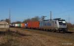 186 275-4 Metrans poltert am 8.03.15 mit ihrem bunten Containerzug aus Bremerhaven durch Wahnebergen gen Tschechien.