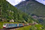 186 103 und 186 101 fahren mit einem UKV Zug den Gotthard hinauf.Bild Wassen den 27.6.2015