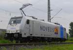 186 431 der Railpool/Transpetrol/Novelis steht startklar in Nievenheim (10.8.15). Jetzt muss nur noch die RHC-Lok auf der ehemaligen IZN die zugehörigen Wagen bringen.