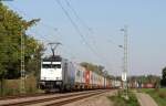 186 423-0 mit einem Containerzug bei Helmsheim 1.10.15