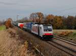 Die 186 281 mit einem KLV-Zug am 10.11.2012 unterwegs bei Hilperting.