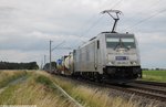 186 455-2 Metrans mit einem Containerzug bei Sierße am 01.07.2016