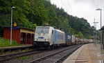 186 455 rollte am 17.06.16 mit einem Containerzug durch Stadt Wehlen Richtung Tschechien.