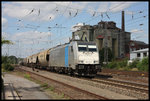 Railpool 186434 kam am 30.08.2016 um 15.04 Uhr mit einem Güterzug in Richtung Hannover fahrend durch Verden an der Aller.