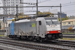 Lok 186 101-2, durchfährt den Bahnhof Pratteln. Die Aufnahme stammt vom 17.10.2016.