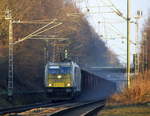 186 310-9 der Euro Cargo Rail kommt mit viel Sand die Kohlscheider-Rampe hoch aus Richtung Neuss,Herzogenrath mit einem Schrottzug aus Köln-Kalk(D) nach Genk-Goederen(B) und fährt durch