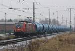 HSL Zug 59825 mit Akiem / HSL 186 382-8 und ERR / Cosun Beet Kesselwaggons von Stendell (PCK) nach Anklam am 26.01.2021