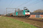 Mit vereinten Kräften ziehen Cobra-Loks 2820 (186 212) und 2811 (186 203) einen gemischten Güterzug nach Aachen-West, hier aufgenommen am 16/03/2017 kurz vor Tongeren.