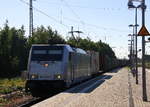 186 455-2 von Railpool fährt aus dem Viersener Güterbahnhof mit einem Containerzug aus Dusburg-Rheinhausen(D) nach Venlo(NL)  und fährt in Richtung Venlo.