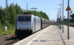 186 457-8 von Railpool fährt  als Umleiter mit einem Kohlenleerzug aus Bottrop(D) nach Maasvlakte(NL)  und fährt in Richtung Venlo.