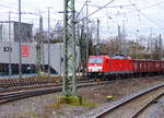 186 333-1 DB-Schenker kommt aus Richtung Köln,Aachen-Hbf,Aachen-Schanz mit einem Schrottzug aus Köln-Kalk(D) nach Genk-Goederen(B) und fährt in Aachen-West ein.