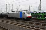 Die 186 447-9 von Railpool steht mit einem Kesselzug zur abfahrt in Richtung Belgien oder Köln in Aachen-West bereit.
