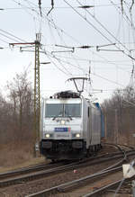 386 024-4 biegt, von Coswig kommend auf die Strecke Dresden Friedrichstadt-Dresden Hbf.