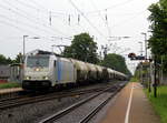 186 187-1 von Railpool kommt mit einem langen Silozug durch Kohlscheid aus Buna-Werke(D) nach Herentals(B) und fährt die Kohlscheider-Rampe hoch nach Aachen-West.