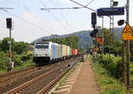 186 292-9 von Lineas/Railpool kommt mit einem Containerzug aus Süden nach Holland und kommt aus Richtung Koblenz und kommt durch Namedy in Richtung Bonn,Köln.