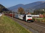 Die 186 443 und die 186 283 mit einem Schrottzug am 20.10.2018 unterwegs bei Matrei am Brenner.