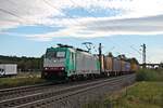 Mit einem langen  P&O -Containerzug fuhr am Nachmittag des 05.10.2017 die ATLU/XRAIL E 186 349-7 bei Buggingen durchs Rheintal in Richtung Freiburg (Breisgau).
