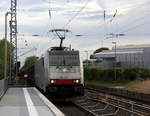 186 447-9 von Lineas/Railpool kommt als Umleiter mit einem gemischten Güterzug aus Köln-Gremberg(D) nach Antwerpen-Noord(B) und fährt durch Kohlscheid aus Richtung Herzogenrath und fährt die Kohlscheider-Rampe hoch nach Aachen-West. 
Aufgenommen von Bahnsteig 2  in Kohlscheid. 
Am 25.4.2019.