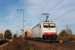 Mit einem  GTS -Containerzug nach Piacenza fuhr am Nachmittag des 26.10.2017 die Macquarie/XRAIL 186 907 bei Müllheim (Baden) in Richtung Schweiz.