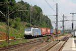 186 422-2 von der Rurtalbahn-Cargo kommt mit einem KLV-Containerzug aus Frankfurt-Höchstadt am Main(D) nach Genk-Goederen(B) und kommt aus