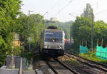 186 385-1 von Akiem/Lineas  kommt durch Aachen-Schanz mit einem gemischten Güterzug aus Antwerpen-Noord(B) nach Passau(D) und kommt aus Richtung Aachen-West und fährt in Richtung
