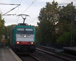 186 220 von Crossrail kommt aus Richtung Aachen-West mit einem GTS-Containerzug aus Zeebrugge-Ramskapelle(B) nach Piacenza(I) und fährt durch Aachen-Schanz in Richtung