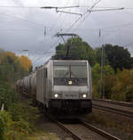 186 386-9 von Akiem/Lineas kommt durch Kohlscheid aus Richtung Aachen-West mit einem Kesselzug aus Antwerpen-Kanaaldok(B) nach Millingen-Solvay(D) Laurensberg,Richterich und fährt durch