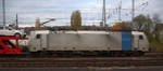 186 259-8 von DB-Schenker fährt mit einem Landrover-Autozug aus Gelsenkirchen-Bismarck(D) nach Zeebrugge-Ramskapelle(B) ,aufgenommen bei der Ausfahrt aus Aachen-West in Richtung Montzen/Belgien.