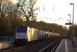 186 183-0 von Lineas/Railpool kommt durch Kohlscheid aus Richtung Aachen-West mit einem Kesselzug aus Antwerpen-Kanaaldok(B) nach Millingen-Solvay(D) Laurensberg,Richterich und fährt durch
