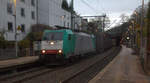 186 220 von Crossrail kommt aus Richtung Köln,Aachen-Hbf und fährt durch Aachen-Schanz mit einem GTS-Containerzug aus Piacenza(I) nach Zeebrugge-Ramskapelle(B) und fährt in Richtung