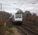   186 384-4 von Akiem/Lineas kommt aus Richtung Aachen-West mit einem schweren Kalkzug aus Hermalle-Huy(B) nach Oberhausen-West(D) und fährt durch Kohlscheid in Richtung