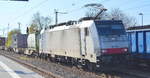 LINEAS Group NV/SA, Bruxelles [B] mit der Railpool Lok  186 505  [NVR-Nummer: 91 80 6186 505-4 D-Rpool] und Containerzug am 21.04.20 Bf.