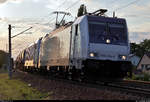 Kesselzug mit 186 264-8 und 187 507-9 (kalt) der Akiem S.A.S., vermietet an die CTL Logistics GmbH, fährt in Zscherben auf der Bahnstrecke Halle–Hann.