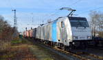 Railpool GmbH, München [D] mit  186 535-1  [NVR-Nummer: 91 80 6186 535-1 D-RPOOL] wohl im Moment im Auftrag von METRANS mit Containerzug am 17.12.20 Durchfahrt Bf.